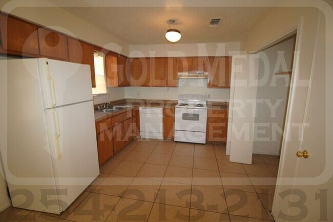 Foto del edificio - 1803 Cedarhill Dr