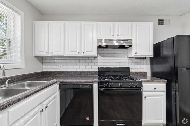 2BR, 1BA - 730SF - Kitchen - Westwood Glen