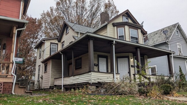 Building Photo - J &amp; D Family Properties (719 Prospect Ave)