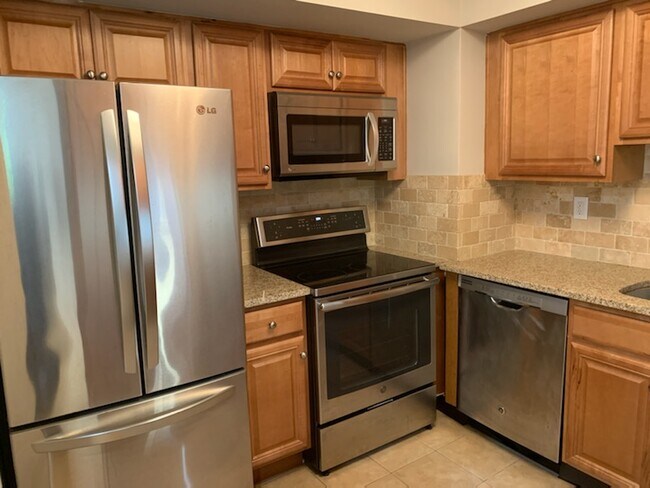 Building Photo - 517 Randolph Ct