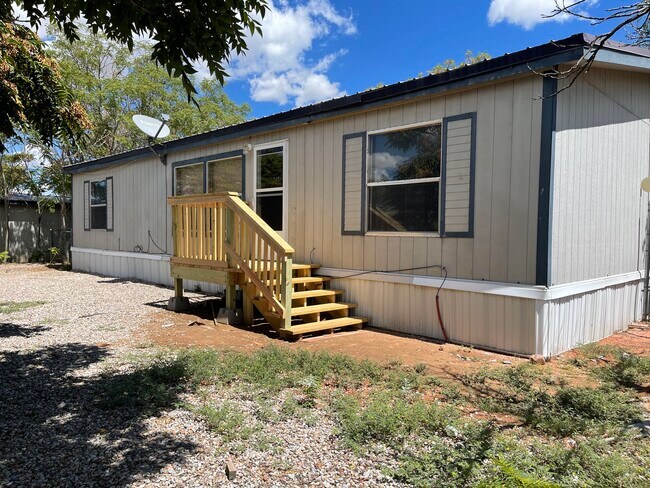 Building Photo - 6701 Ranchitos Rd NE