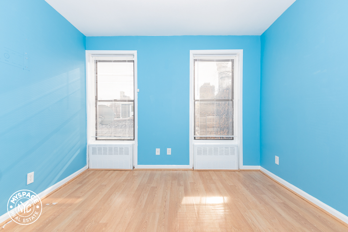 Primary Photo - 1106 Bushwick Ave