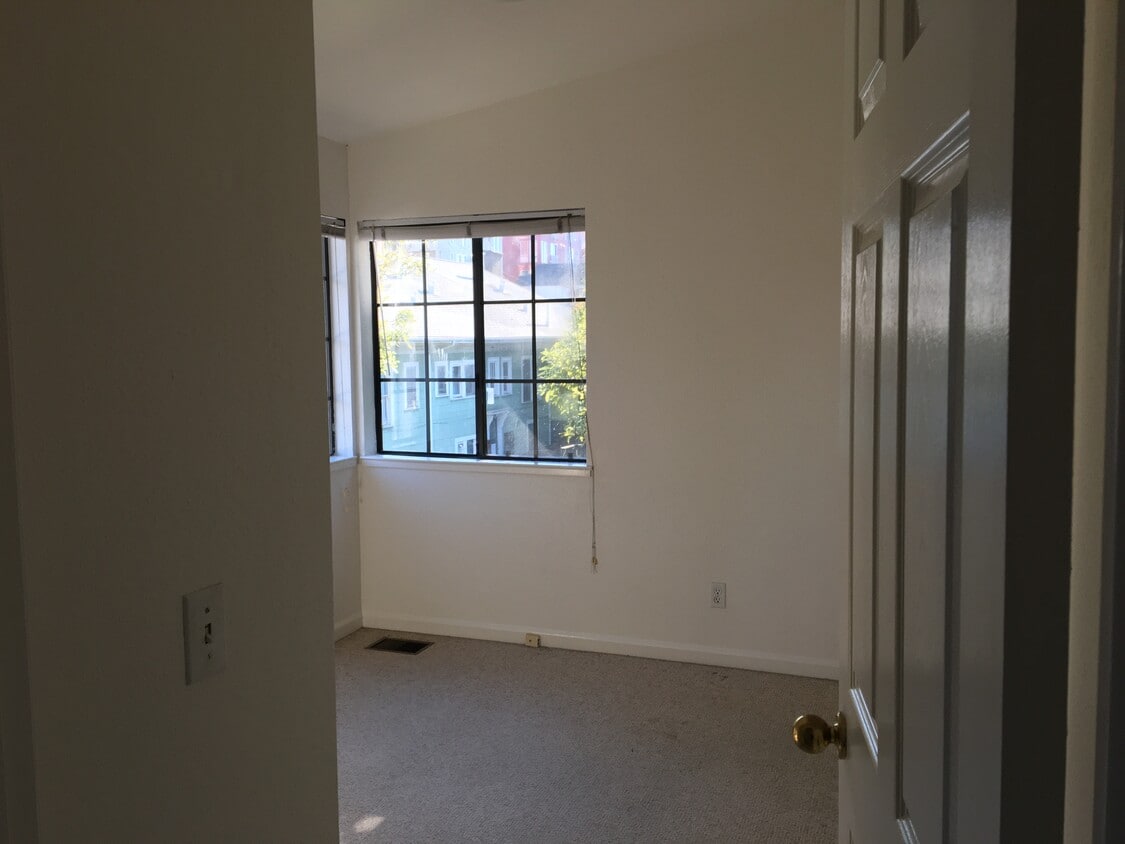 Building Photo - 2030 Blake St