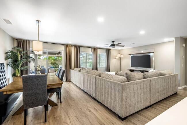 Building Photo - 84131 Azzura Way