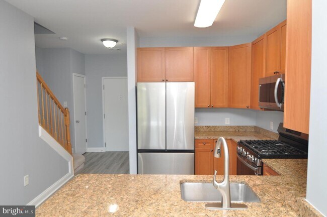 Building Photo - 1633 N Colonial Terrace