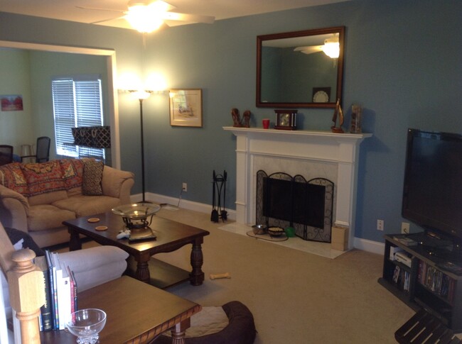 Building Photo - Great 3br House (plus Bonus Room) in East ...
