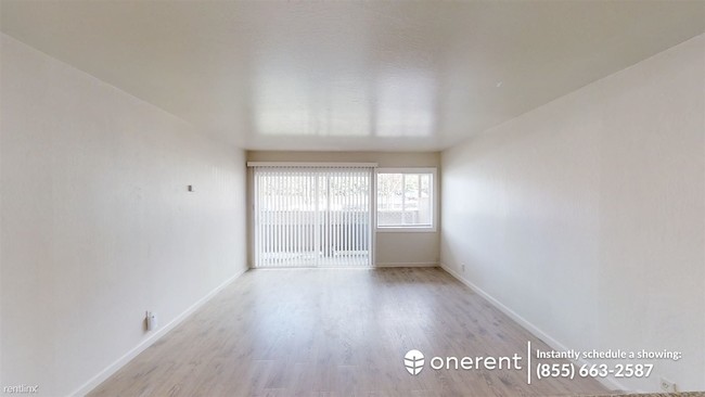 Building Photo - 22555 Linden St