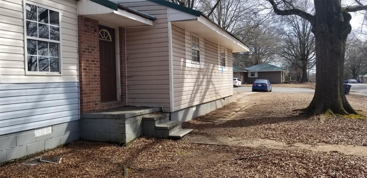 Foto principal - 3048 Greenway Ave NW