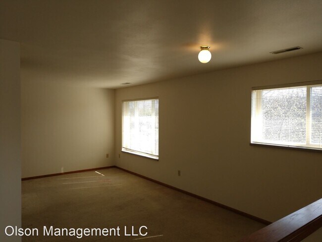 Building Photo - 300-314 Olson Ct