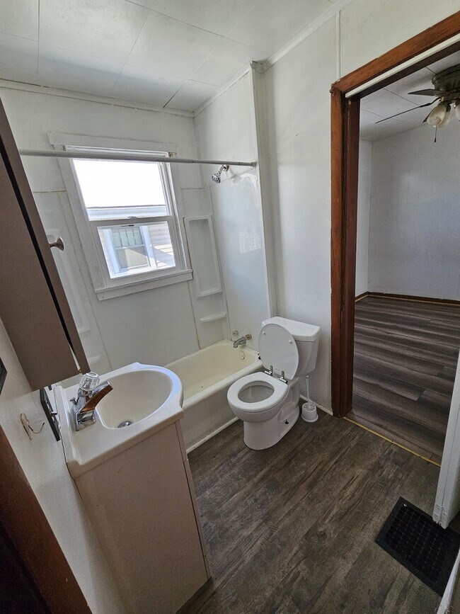 Foto del edificio - 820 E 27th St