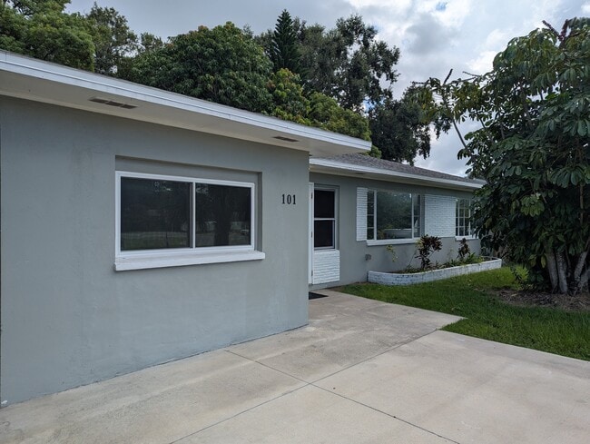 Building Photo - 101 N Venus Ave