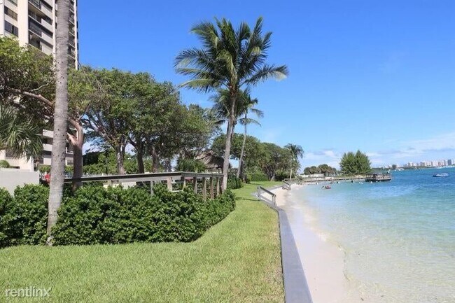 Foto del edificio - 3 br, 2 bath House - 5600 N Flagler Dr # P...