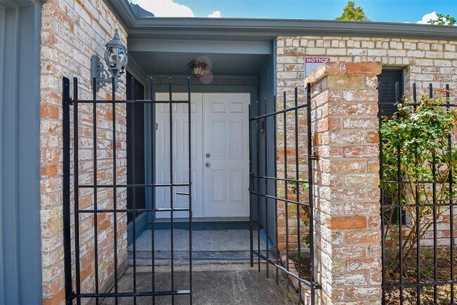 Foto del edificio - 13727 Wickersham Ln