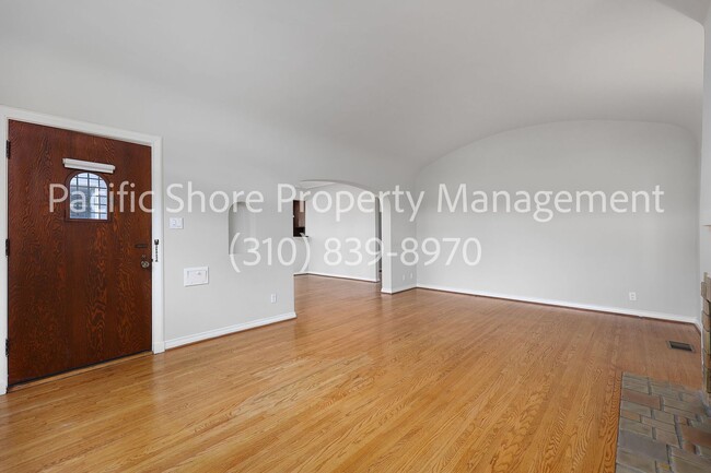Building Photo - Charming 2br+2ba House with Backyard Retre...