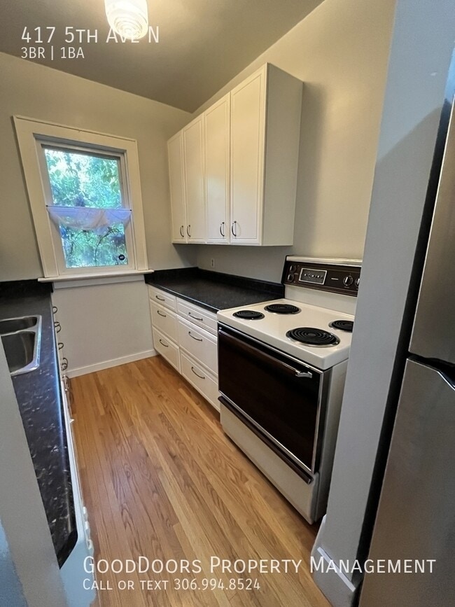 Building Photo - 417 5th Ave N