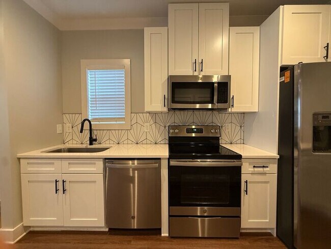 Foto del edificio - Modern 1 Bedroom Condo in the Heart of Melrose