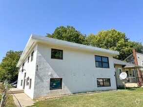 Building Photo - 217 S Summit Ave