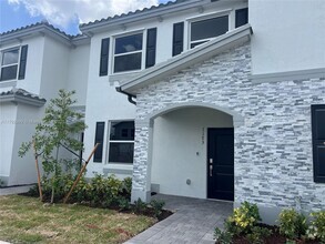 Building Photo - 1173 W Palm Ter