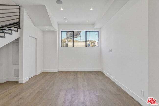 Foto del edificio - 1445 1/2 N Martel Ave
