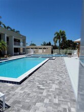 Building Photo - 190 Santa Clara Dr