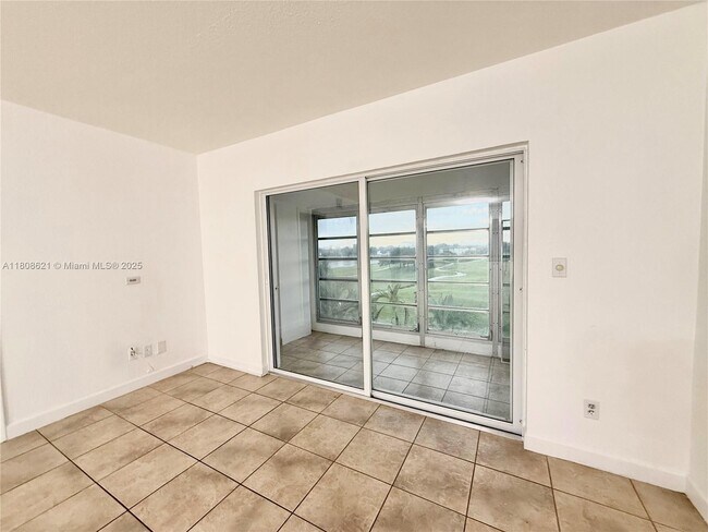 Foto del edificio - 2500 SW 81st Ave