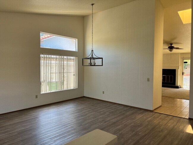 Foto del edificio - 3 Bedroom, 2 Bathroom, 2 Car Attached Garage
