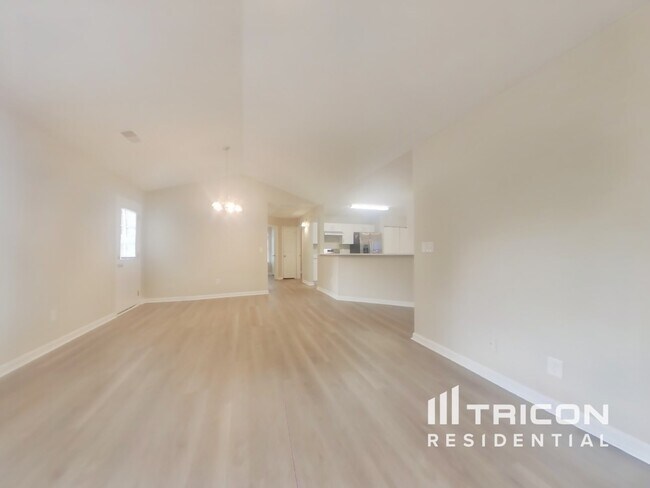 Foto del edificio - 3010 Lake Park Ct