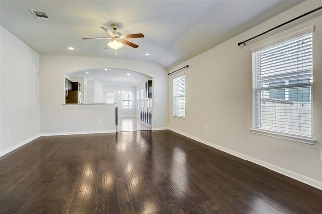 Foto del edificio - 5151 Scenic Lake Dr