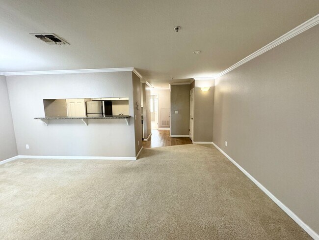 Building Photo - Great Shape San Ramon Condo behind Club Sport