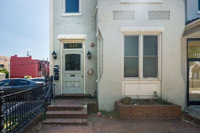 Building Photo - 1113 W Main St