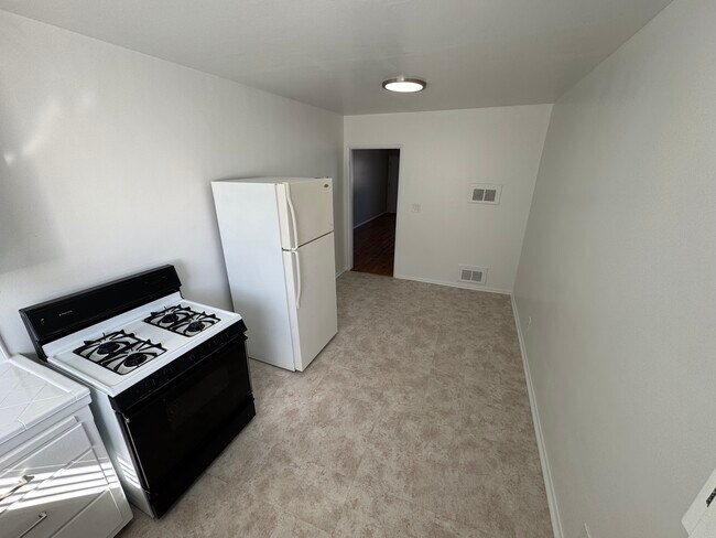 Foto del edificio - 5420 Russell Ave