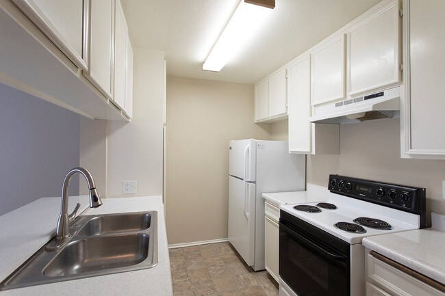 Building Photo - 4739 Mansfield St