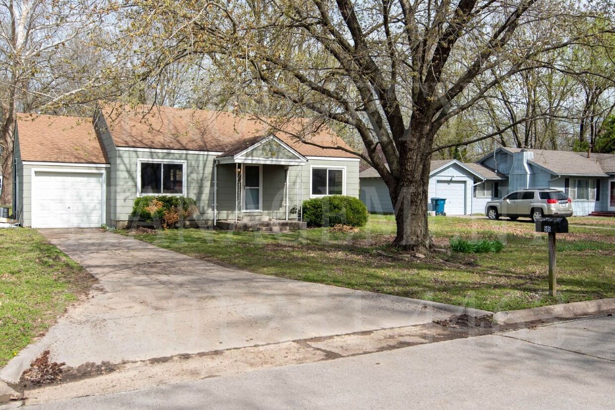 Primary Photo - 2 Bedroom 1 Bath located in West Coffeyville