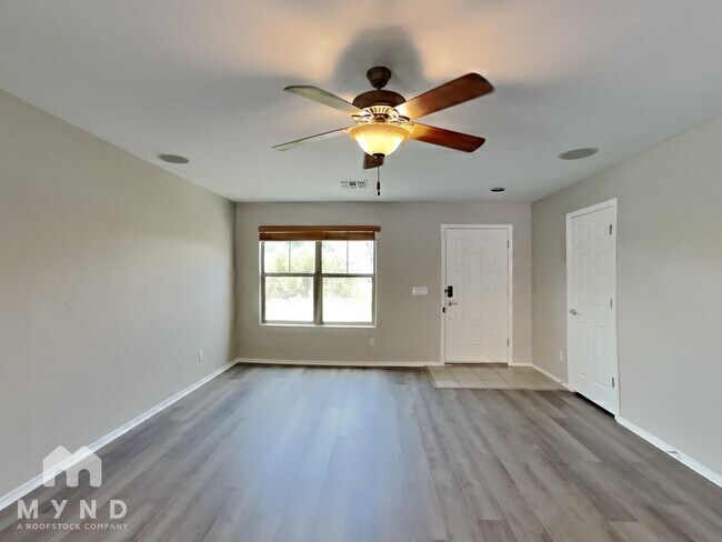 Building Photo - 836 W Burkhalter Dr