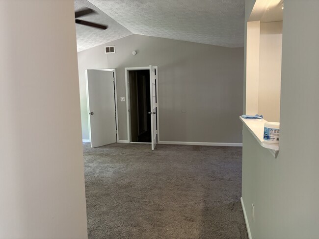 Foto del edificio - 6548 King George Way