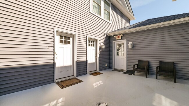 Building Photo - 210 N Madison Ave