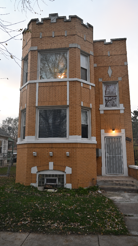 Foto principal - 7630 S Ingleside Ave