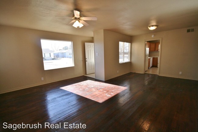 Building Photo - 3 br, 1.5 bath House - 112 E. Manana Blvd.