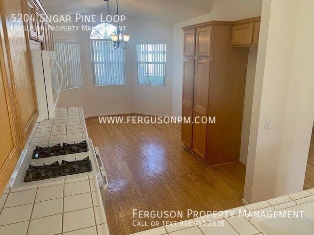 Building Photo - Fantastic Rosetree Model in Sun City