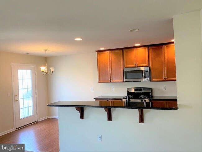 Building Photo - 5940 Valley Forge Dr