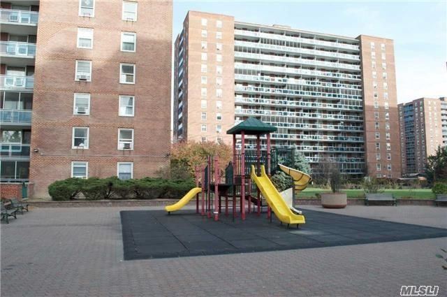 Building Photo - 97-07 63rd Dr