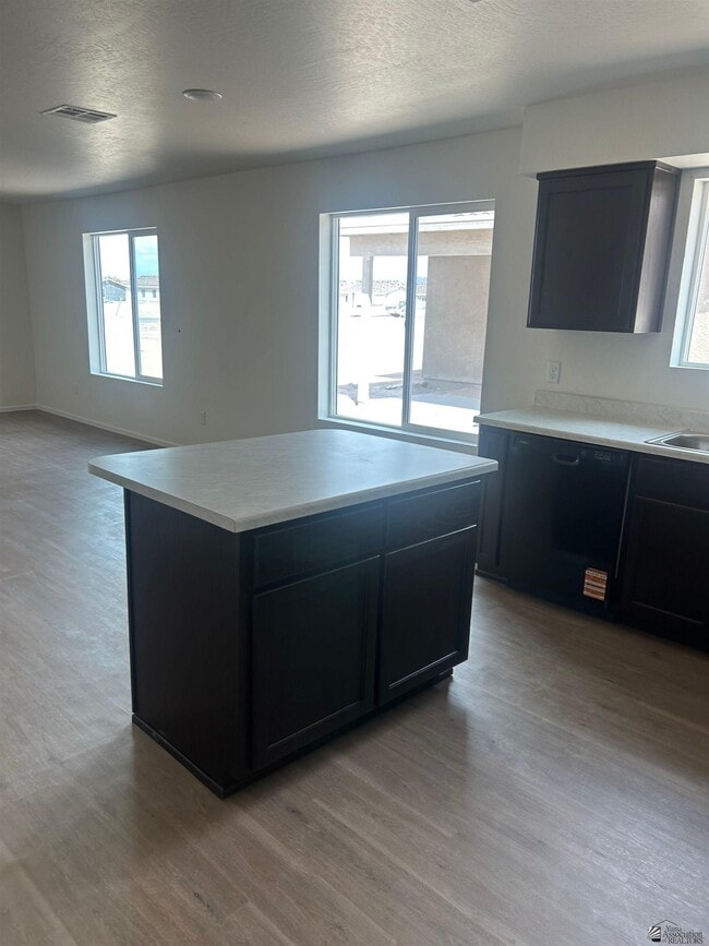 Foto del edificio - 7842 E 47th St