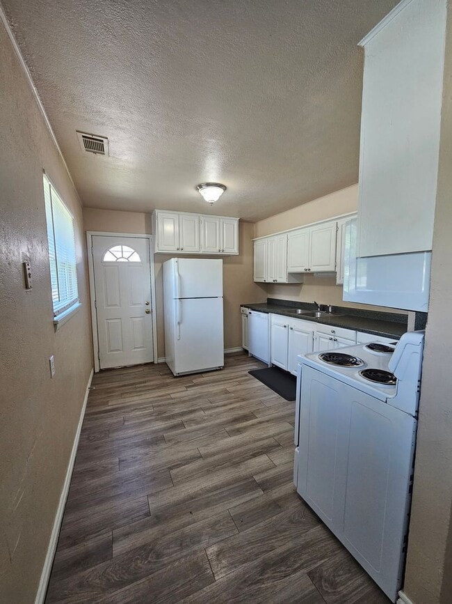 Building Photo - (3) Bed/(1) Bath Core Norman Rental Avail ...