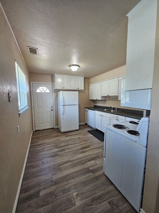 Foto del edificio - (3) Bed/(1) Bath Core Norman Rental Avail ...