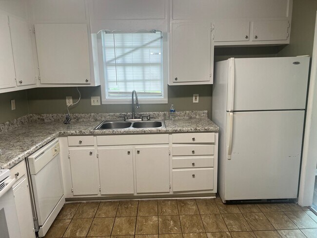 Foto del edificio - 3952 Tanglebush Ln NW