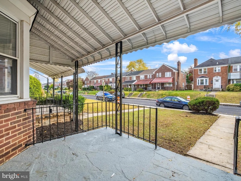 Photo - 1528 Kingsway Rd