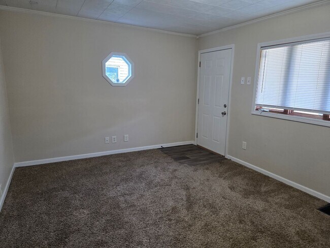 Building Photo - 2-Bedroom, 1-Bathroom Home with Basement – $1,100/Month | Accepting Section 8