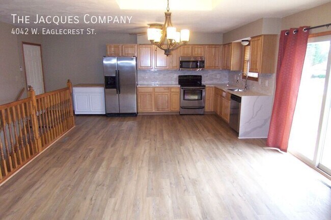 Building Photo - 4042 W Eaglecrest St