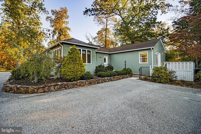 Building Photo - 862 Central Ave