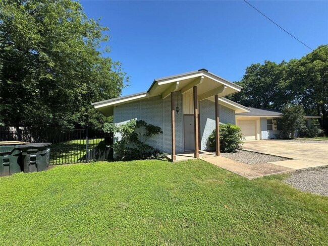 Foto del edificio - 2304 Mesquite Ln